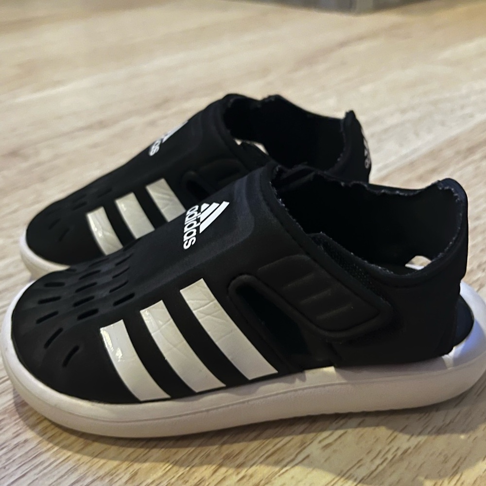 Adidas Closed Toe Toddler Water sandal SIZE 8K